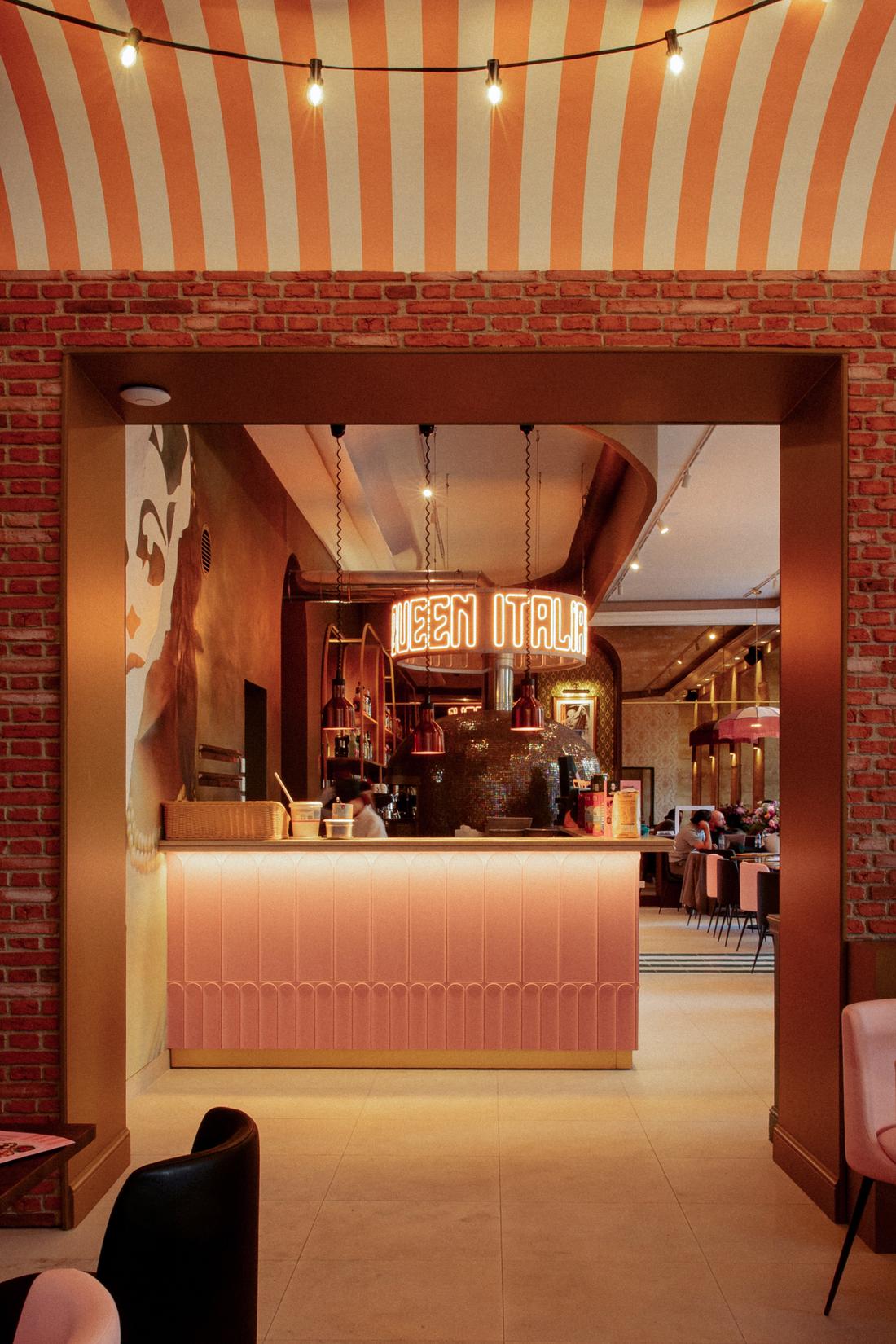 Italian Queen restaurant interior, Paris