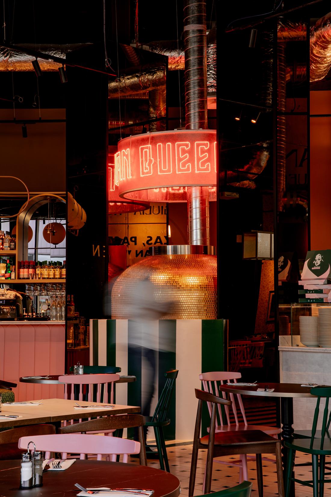 Italian Queen restaurant, Paris kitchen view
